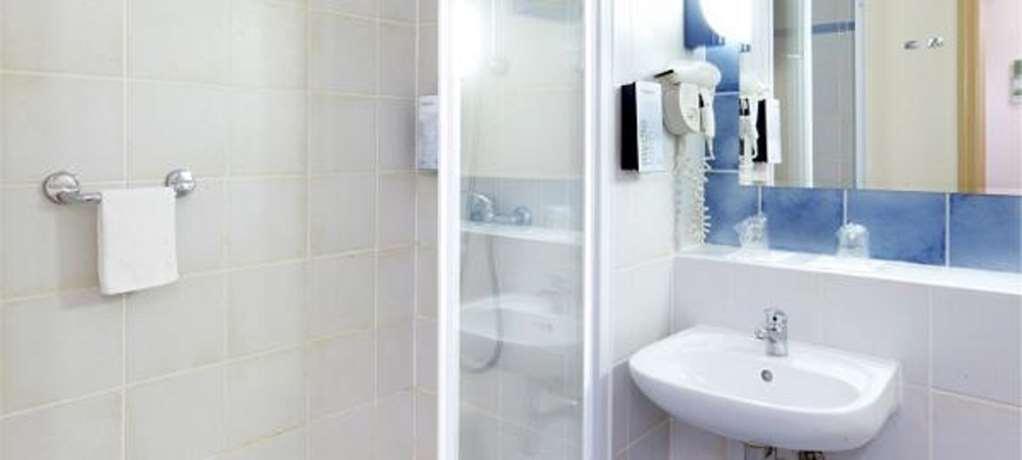 Campanile Clermont-Ferrand ~ Thiers Hotel Phòng bức ảnh